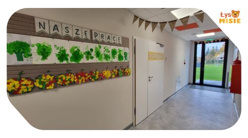 Korytarz gazetka prac